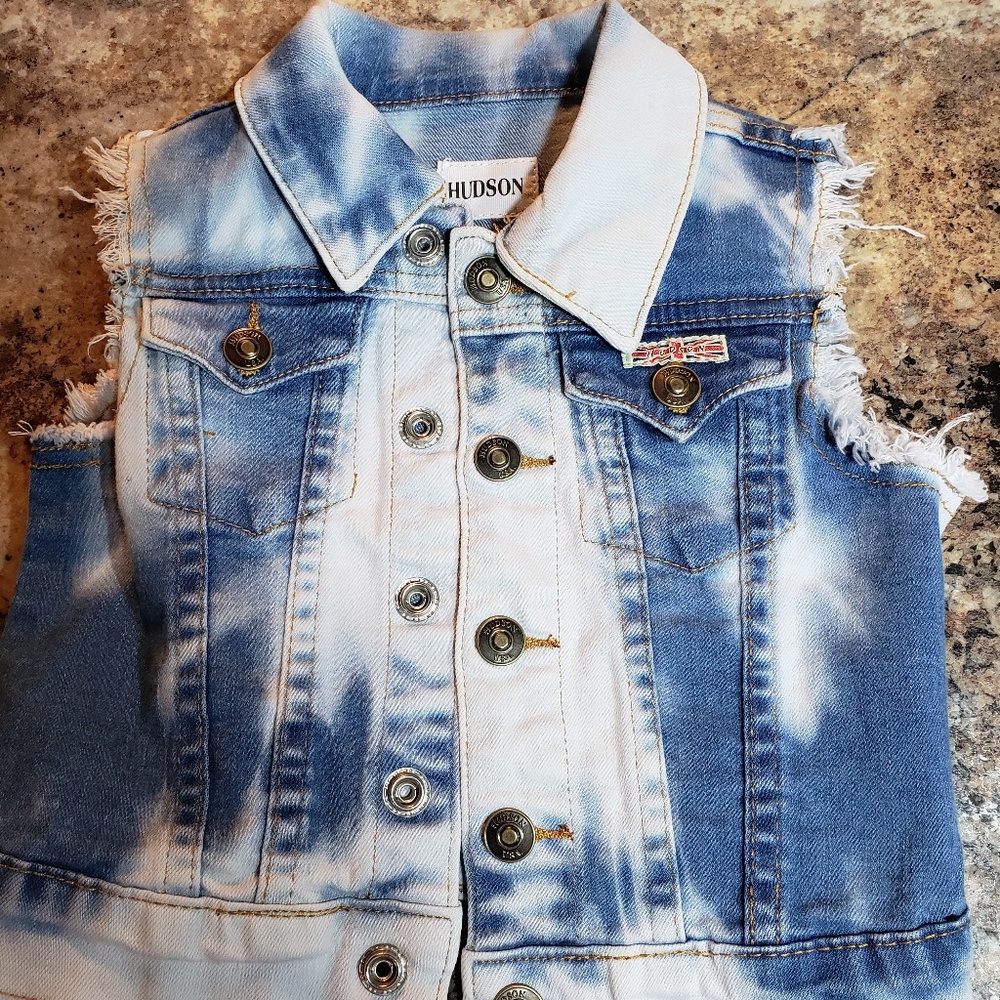 Size 12 months Hudson vest